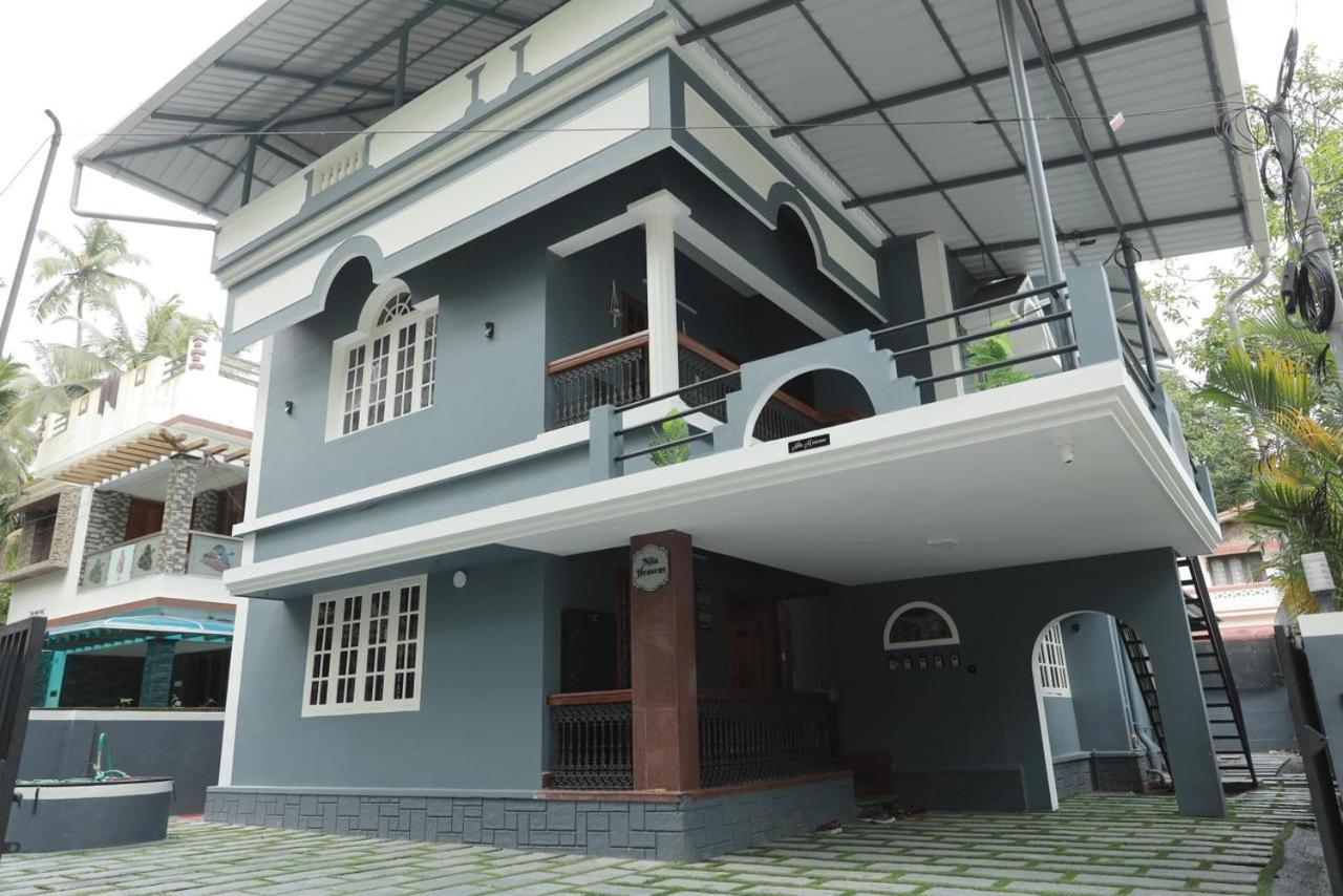 Nila Heavens - Spacious 5 BHK Homestay , ideal for families - B&B