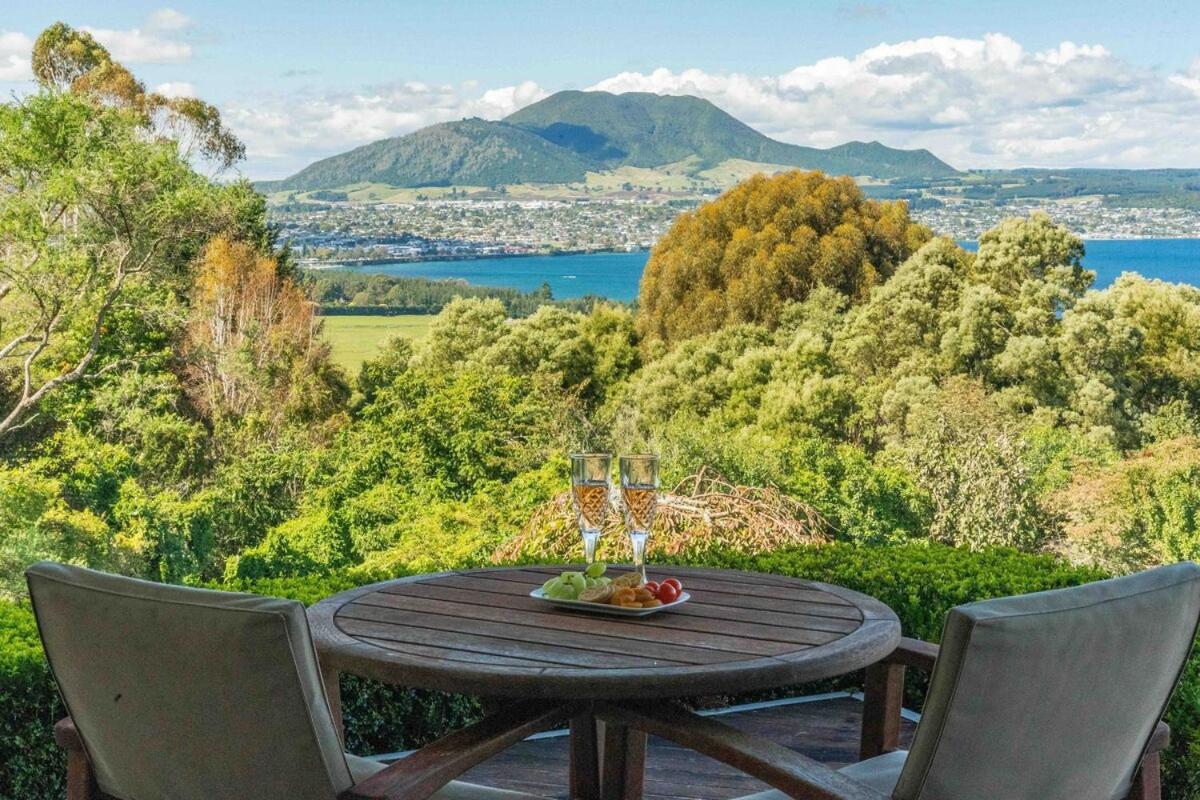 Breathtaking views of Lake Taupo - Ferienwohnung Taupo