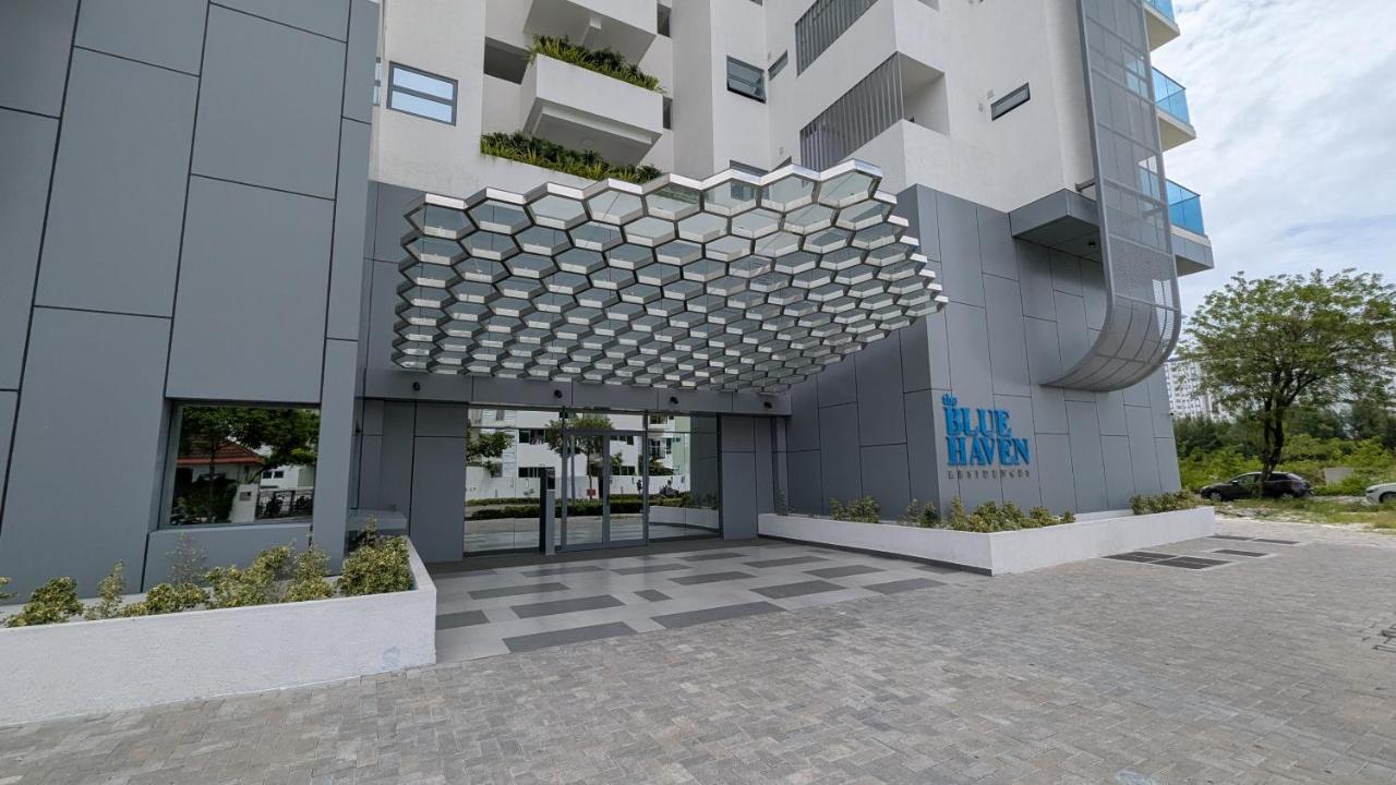 Luxury 3BR Apartment with Infinity Pool, Balcony n Gym - Chambres d’hôtes Hulhumale