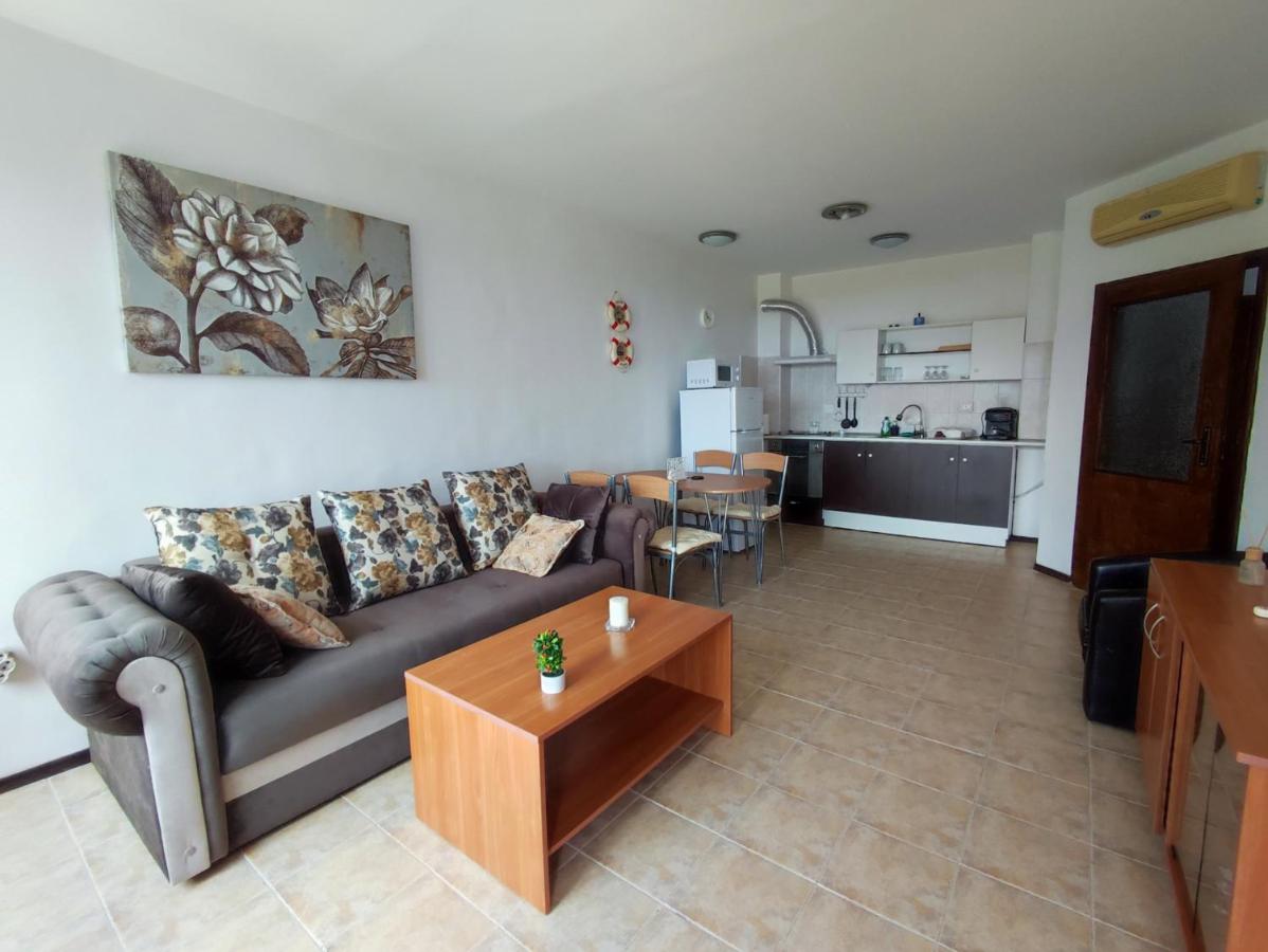 Alexa beach apartment in Victoria Complex - Chambres d’hôtes Kavarna
