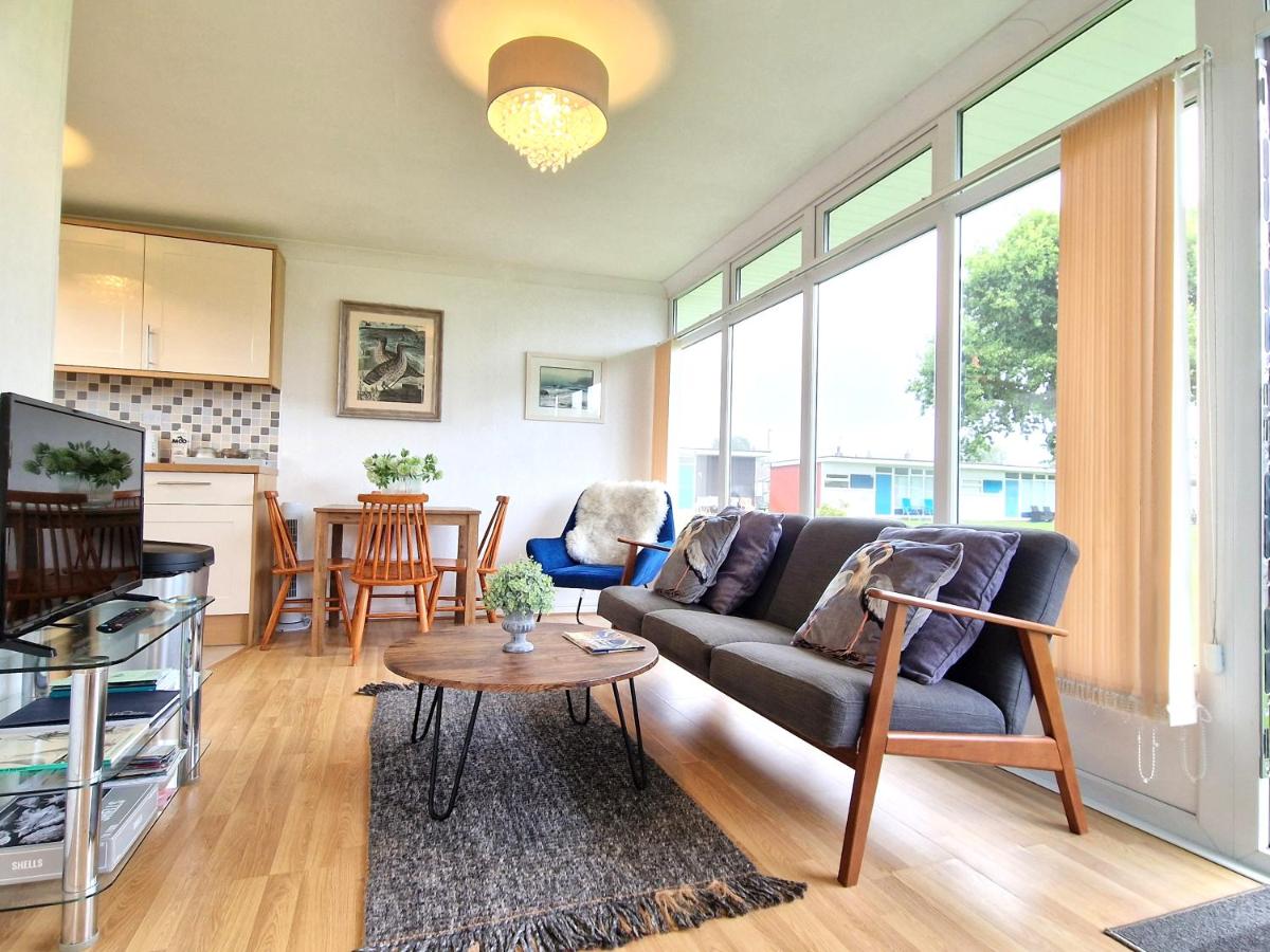 93 Broadside Holiday Chalet near Broads & Beaches - B&B