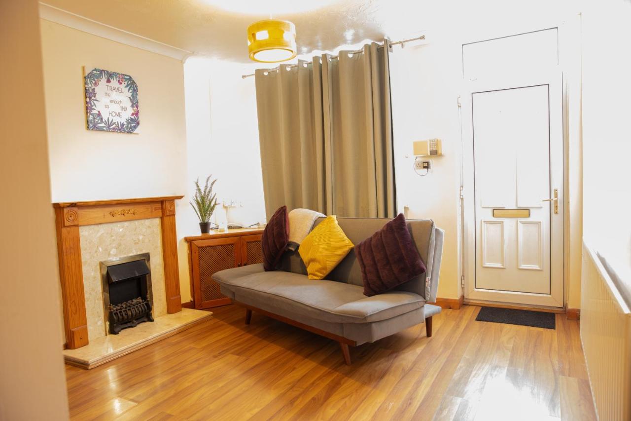 Mansfield House - Sleeps 10, Free Parking, WiFi - Weekly & Monthly Stay Deals! - B&B