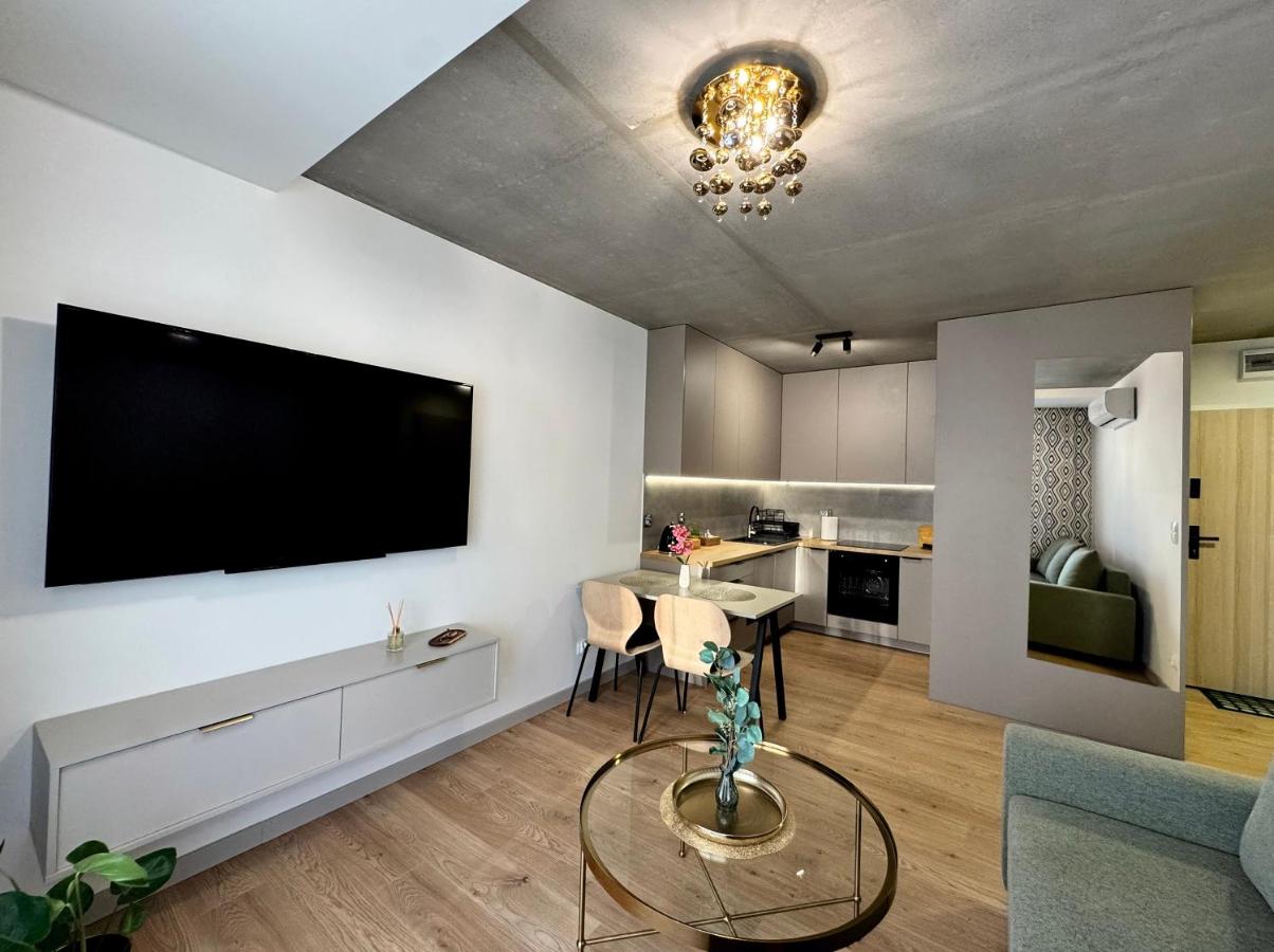 Piast Apartment - free parking - Bed and Breakfast Krakau