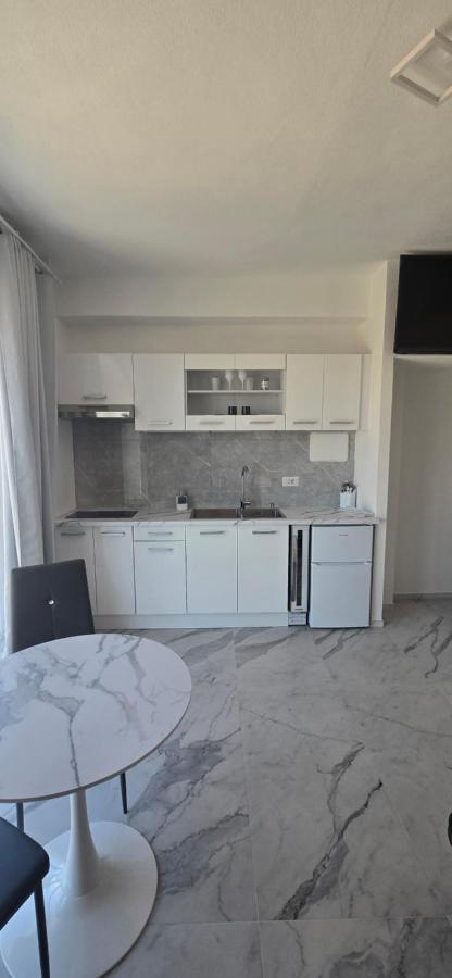 Doppelzimmer mit Balkon und Meerblick