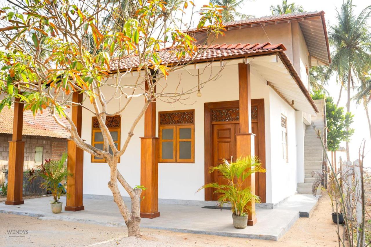 Palms and Paradise Lanka - B&B Marawila