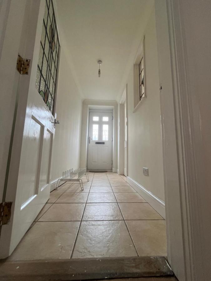 Spacious 3-Bed, Fully equipped, Sleeps 5, Free Parking in Central Guisborough - B&B Guisborough