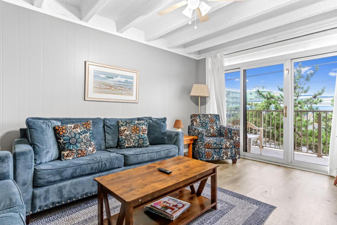 Family-Friendly 3BR Condo on 77th St Pool, Balcony & Walk to Beach - Ferienwohnung Ocean City