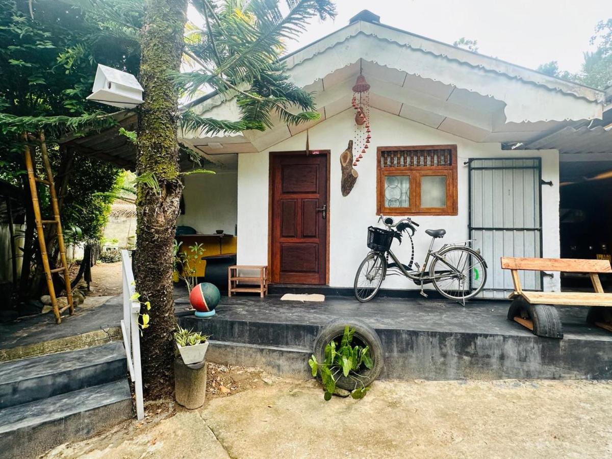 Ekamuthu Homestay - Bed and Breakfast Dikwella