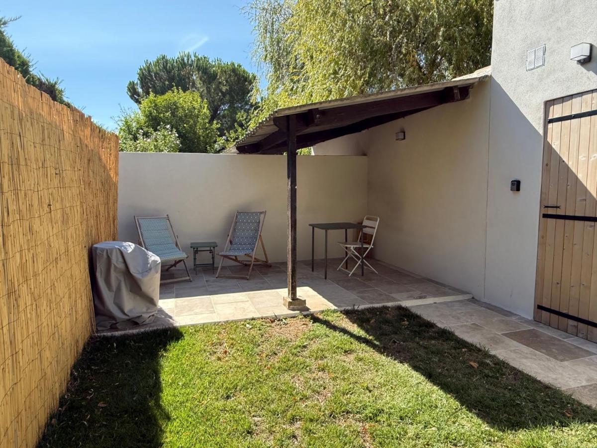 Charming studio with private terrace - Chambres d’hôtes La Roque-d'Anthéron