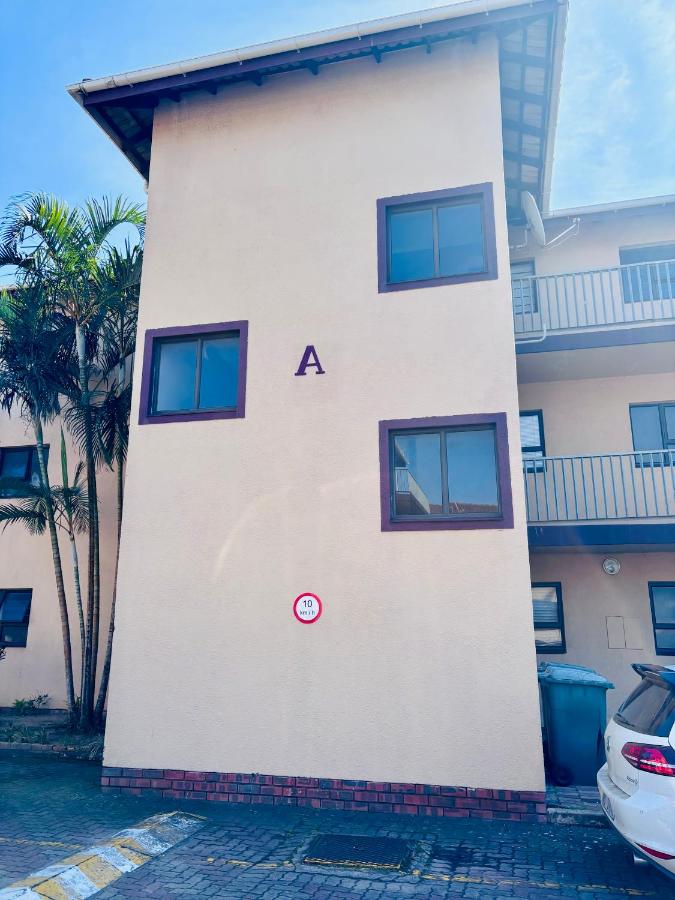 Tranquil Shores Modern 1BR WiFi Pool Beach - Chambres d'hôtes Richards Bay
