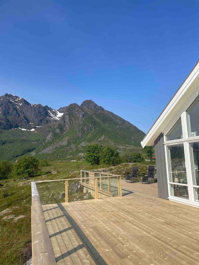 Modern Cottage central Lofoten, amazing view! - B&B