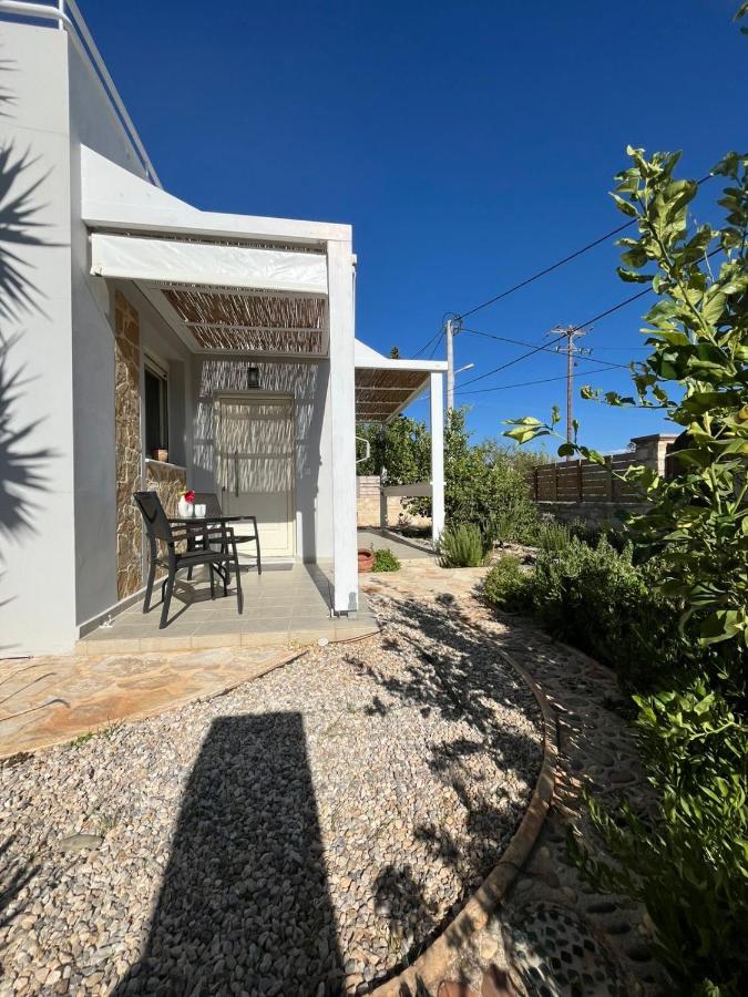 Villa Karneios - Ferienwohnung Tavronítis