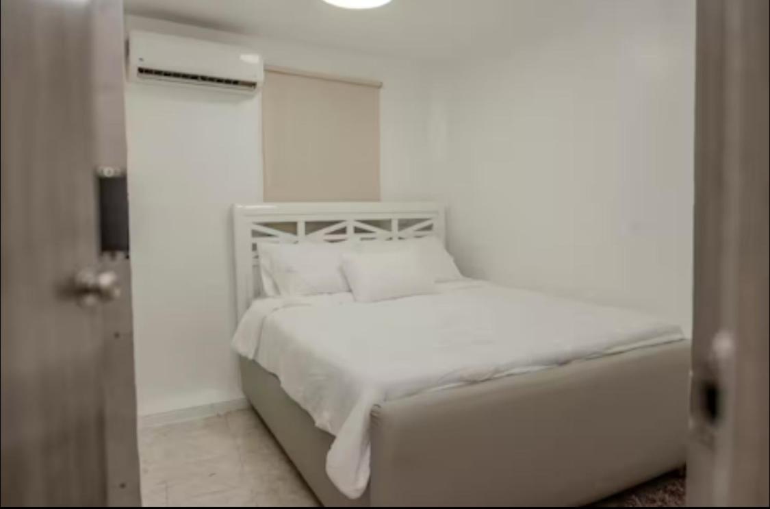 Deluxe One-Bedroom Apartment with Ocean View