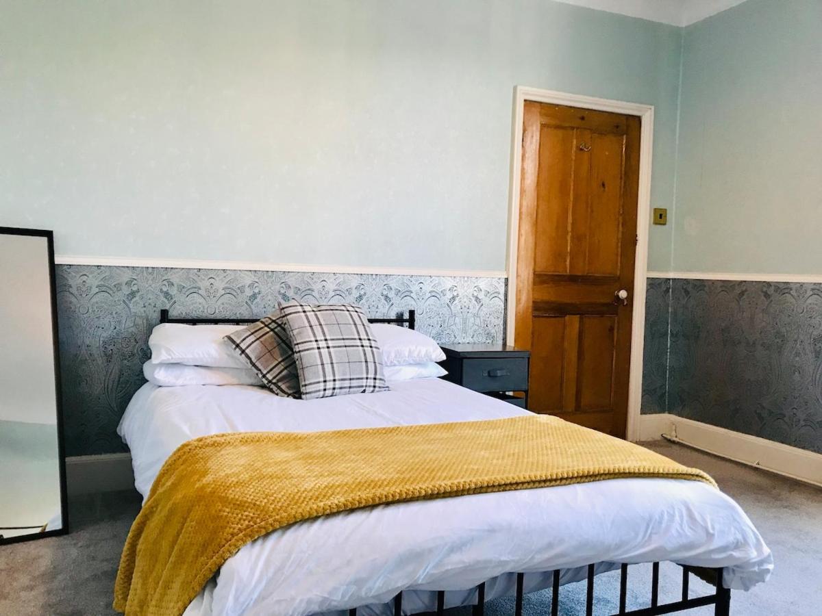 Castle Donington 5 Bed House 2 Baths Near EMA And Donington Park - B&B Castle Donington