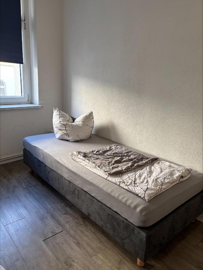 Zentrale Monteurswohnung mit Küche, WLAN & Vollausgestattet - Bed and Breakfast Halle