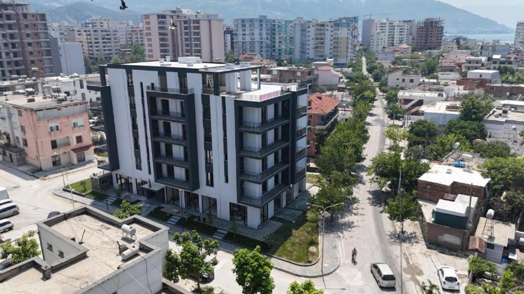 Andis Apartment - Bed and Breakfast Vlorë