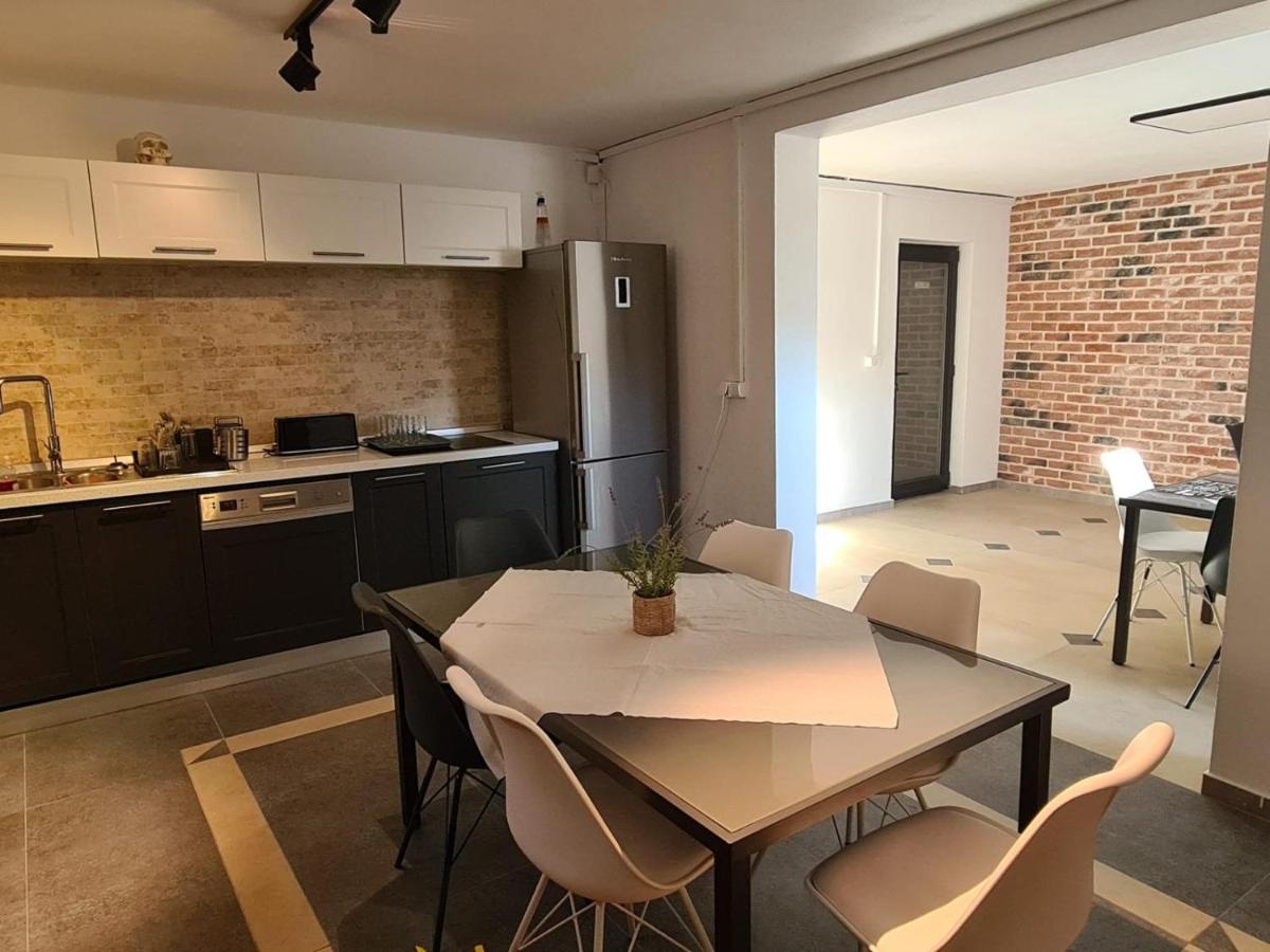 Suite Pool Golful Francez - Bed and Breakfast Schitu