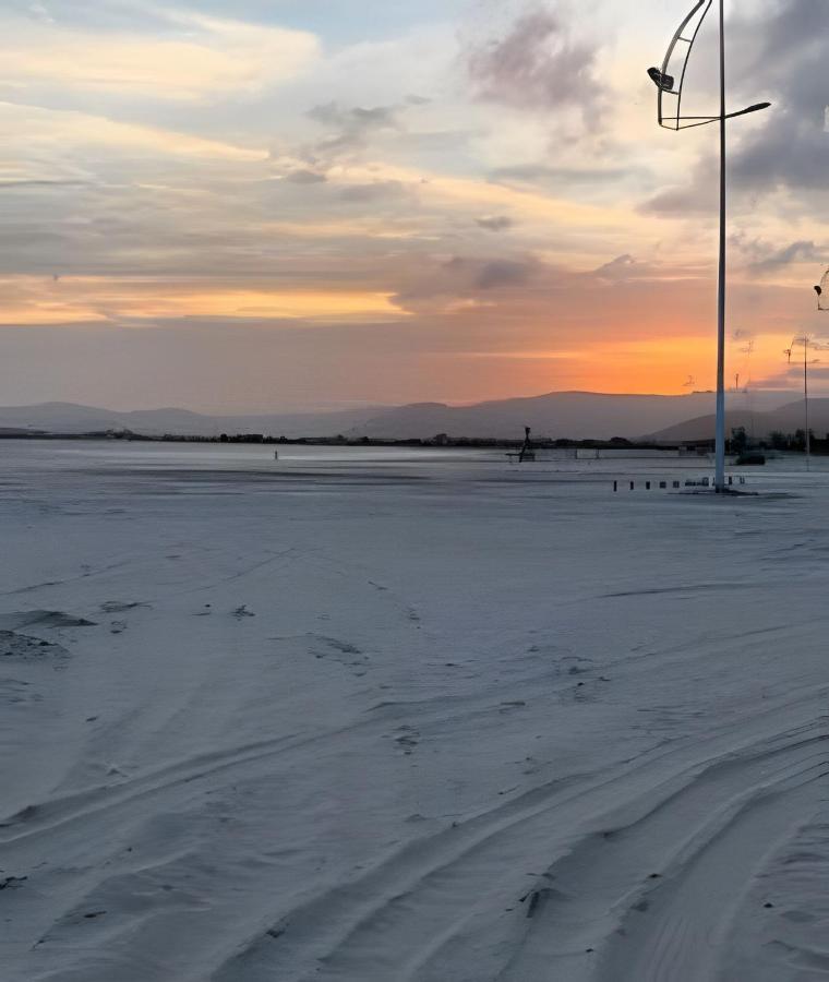 01 - Apto Pé na Areia - Sacada na Praia - B&B Palhoça