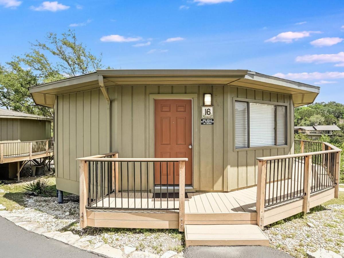 Treehouse Bungalow With Community Poolhot Tub 16 - B&B