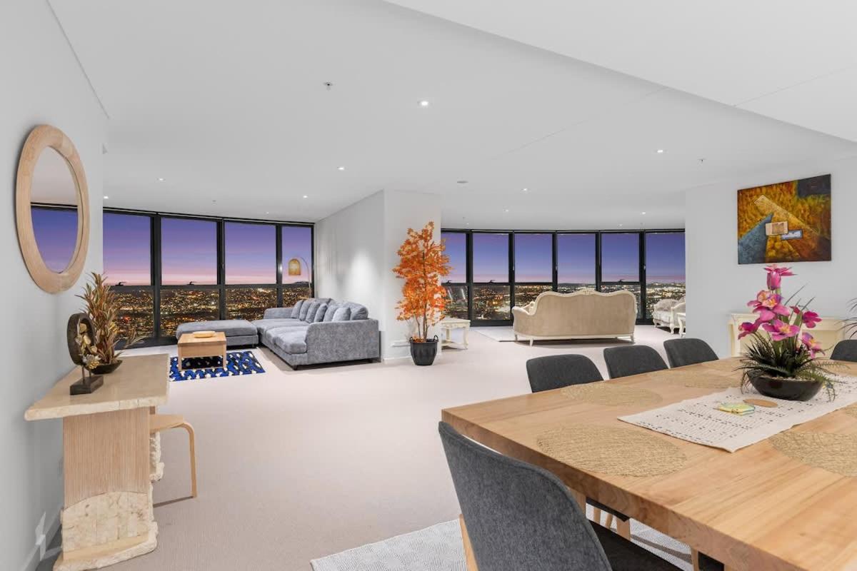 HUGE 3bed 3Bath Skyhigh view - Bed and Breakfast Brisbane