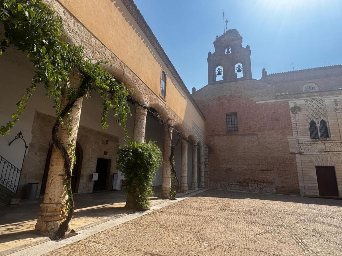 Apartamentos Turísticos Las Claras 2 - Bed and Breakfast Tordesillas