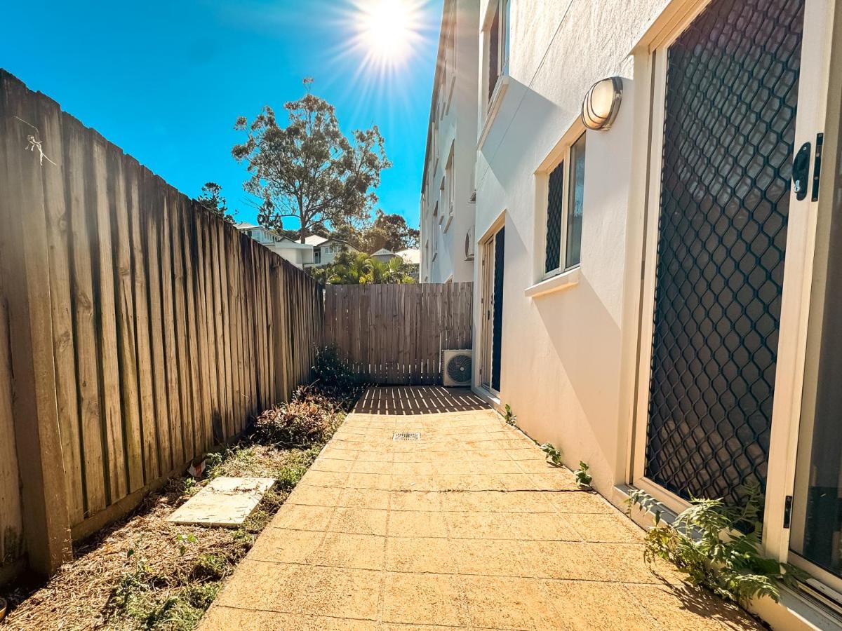 140sqm Modern Teneriffe 2 Bedroom & Balcony - B&B Brisbane