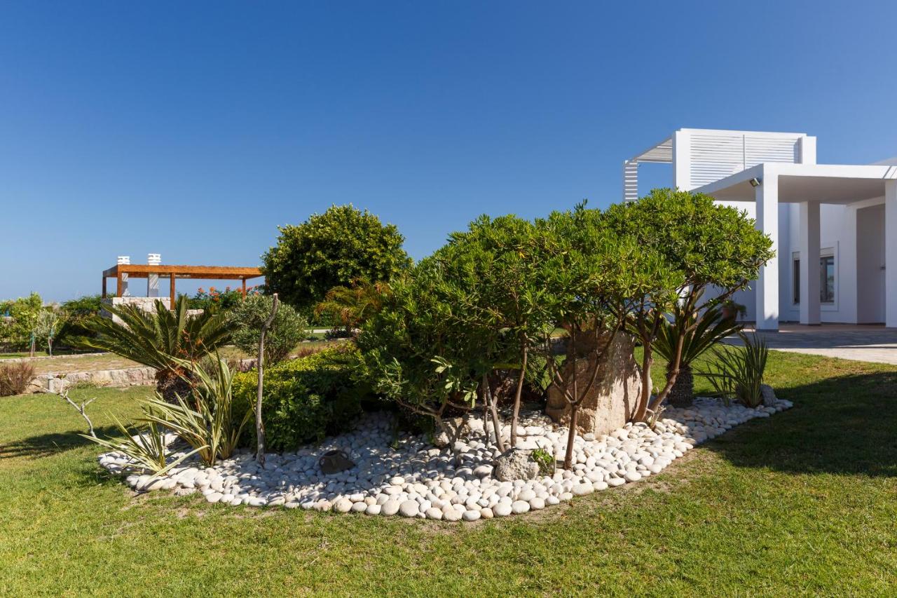 Belvedere Beachfront Villa - B&B Afántou