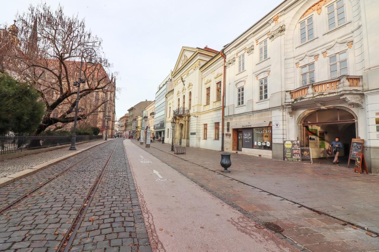 3-Room apartment in historical city center - B&B