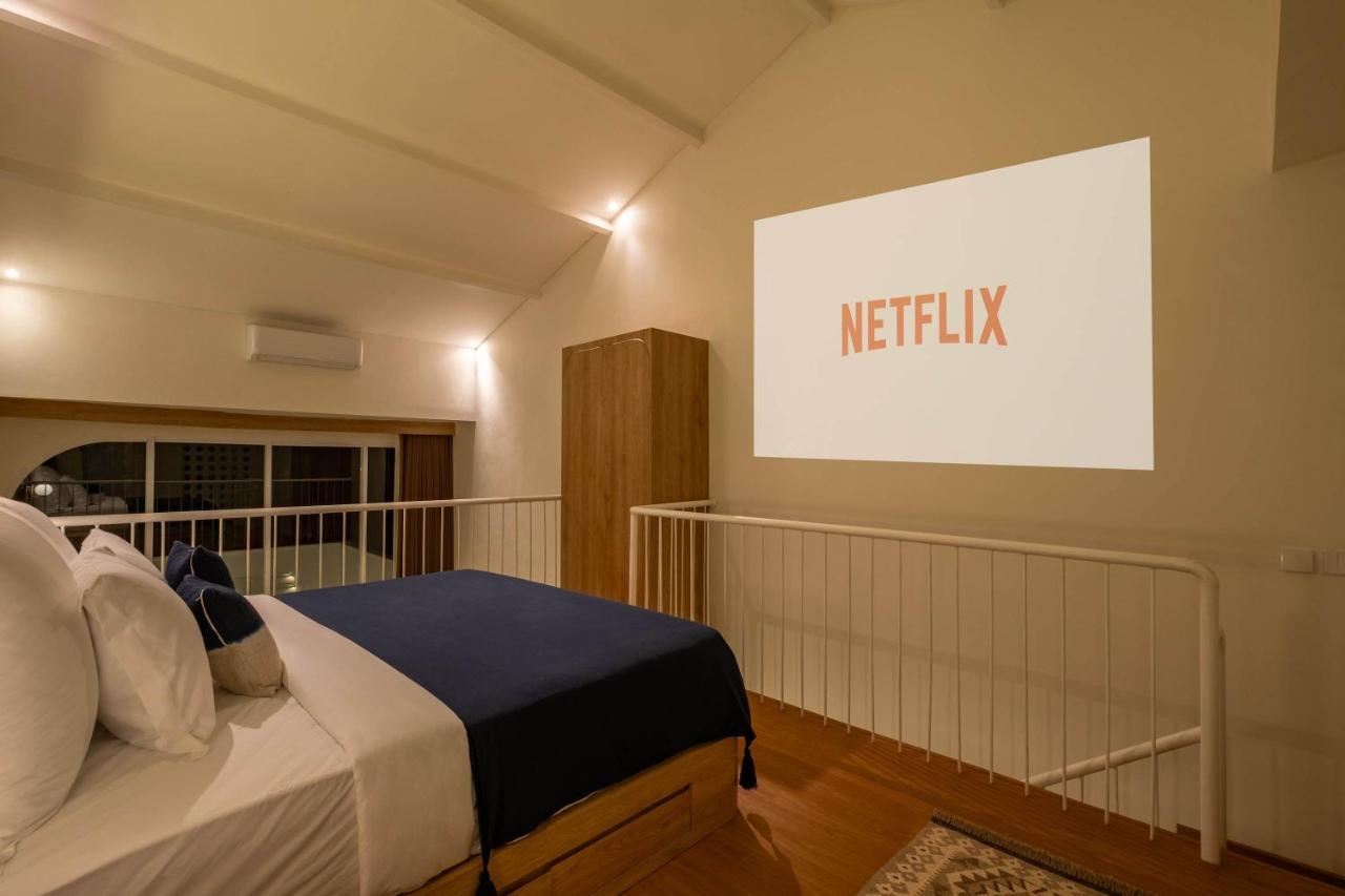 BRAND NEW 1 BR Chic Villa with Cinema - 6mins to Beach - Chambres d'hôtes Nusa Dua