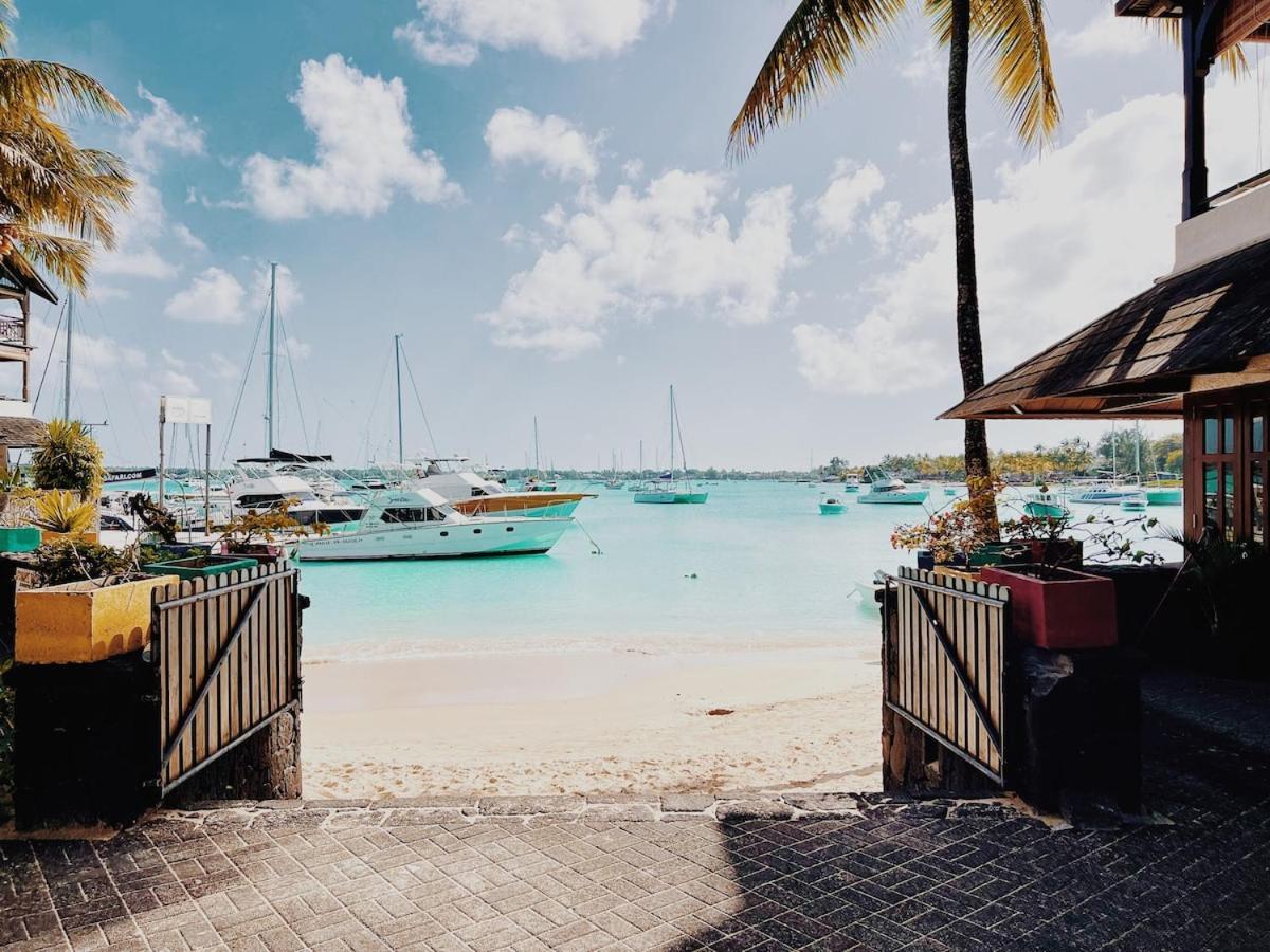 SEAS the DAY luxury seafront! - B&B