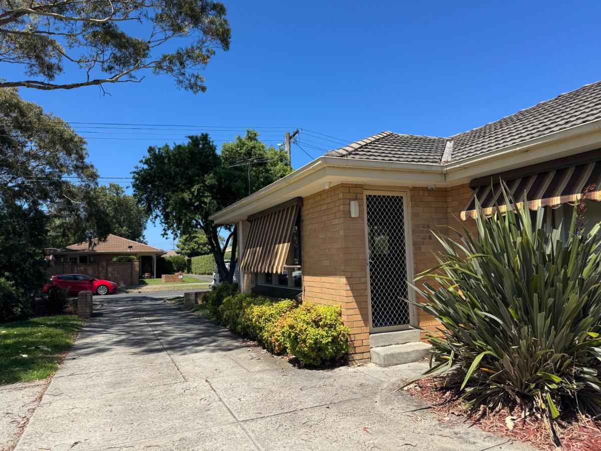 Ideal Melbourne Seaside Home - Bed and Breakfast Mentone