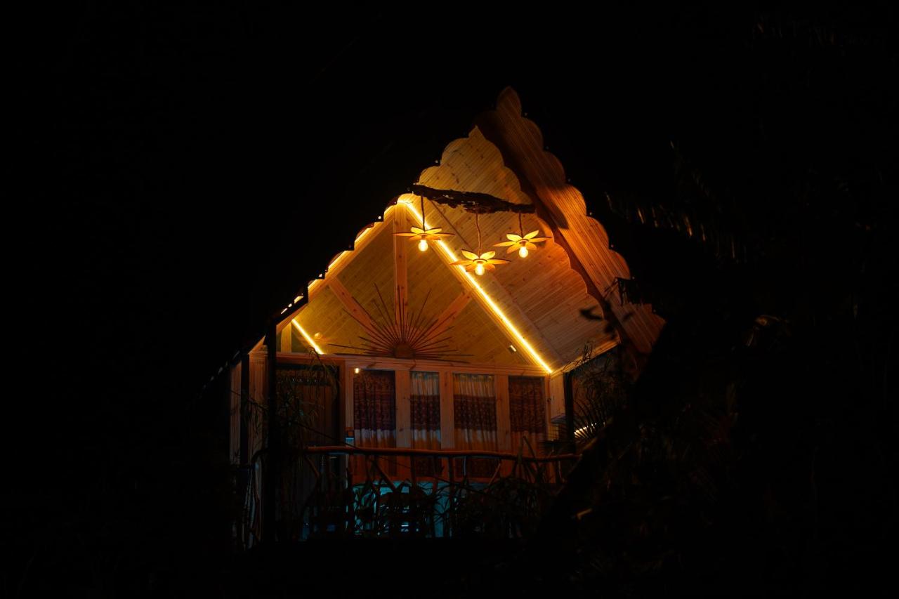 Gisban Wood Cabana & Hostel - B&B