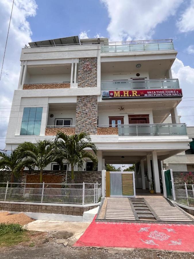 MHR Vacation Home & Mini Function Hall - Bed and Breakfast Khammam