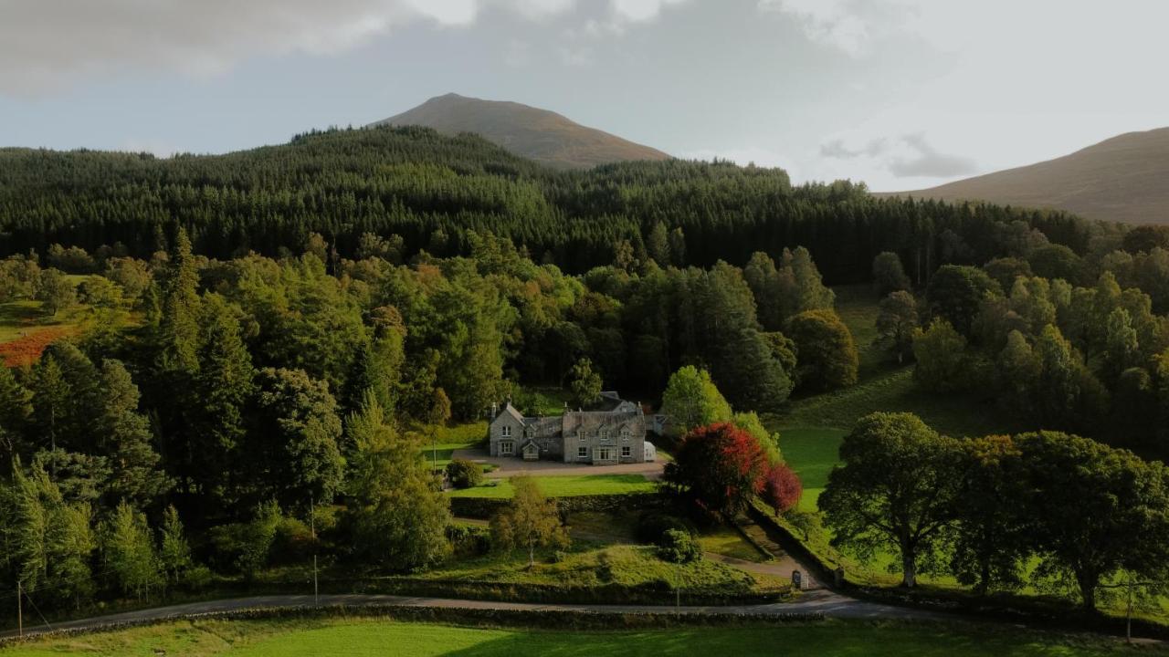 Traditional Highland lodge restored in the spirit of rural living, set in a wild landscape - NATURE ADVENTURE NURTURE - B&B