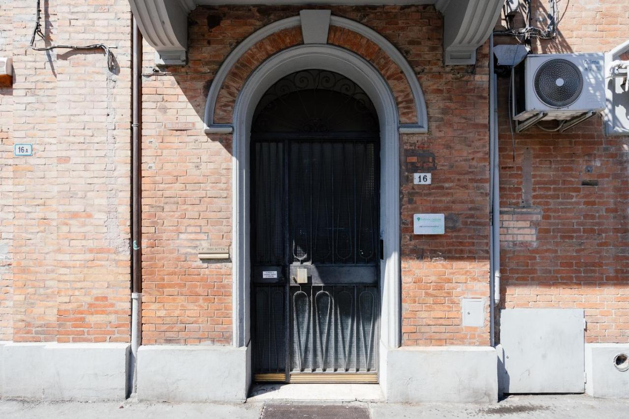 Happy Home Spazioso Trilocale Bologna a Due Passi Dal Centro - B&B Bologna