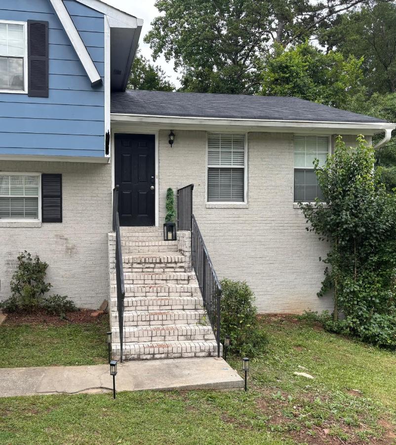 Vintage Queen Suite - 7 Mins From ATL Airport - Bed and Breakfast Riverdale