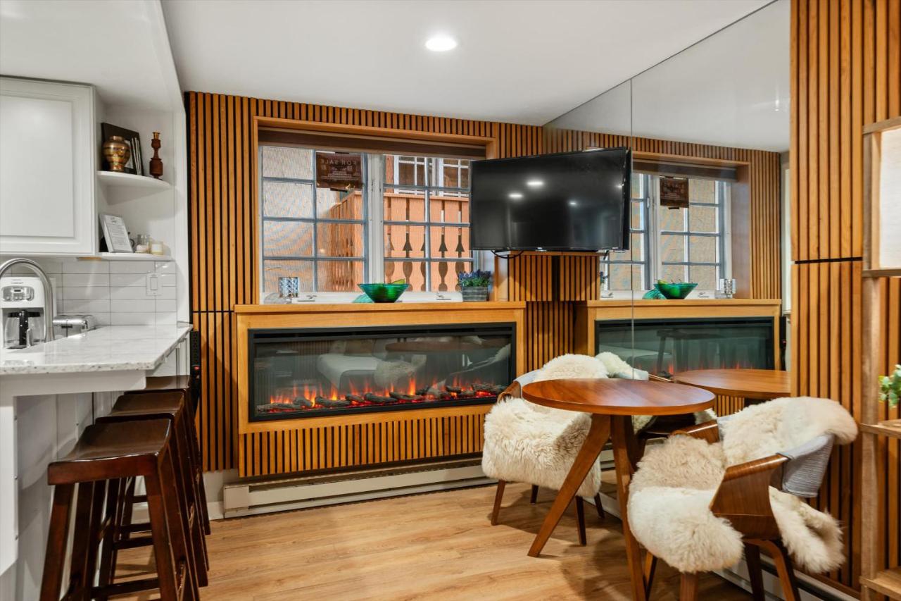 Modern 1 BR Aspen Escape Steps from Gondola Pool - Bed and Breakfast Aspen