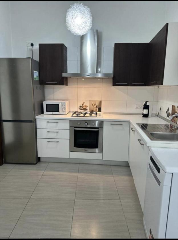Bedroom in Penthouse - Ferienwohnung Il-Gżira