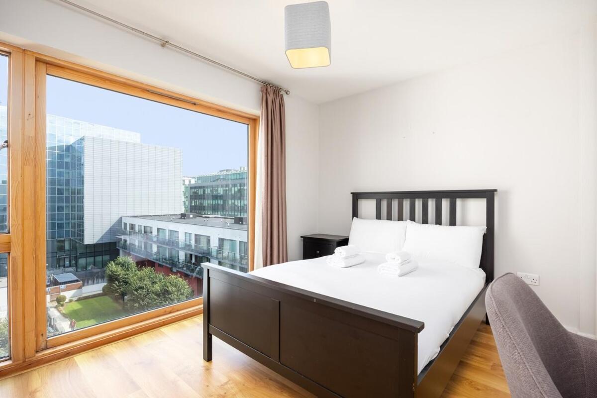 Modern 2 Bed - 8min to Grand Canal Dock Station - B&B Dublino