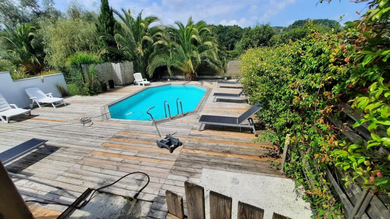 MAISON/PISCINE 5mn de Bayonne 12 de Biarritz - B&B