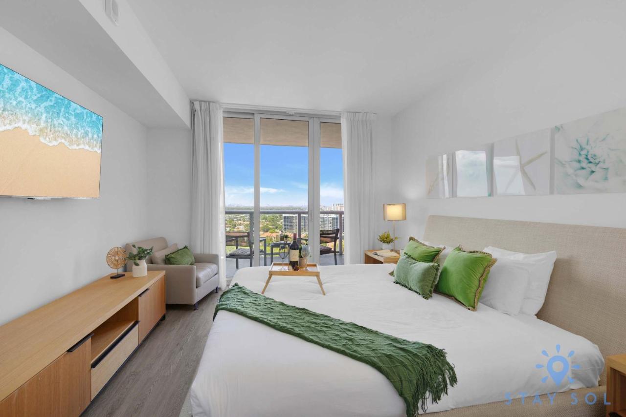 Condo Retreat with Stunning Views and Amazing Pools - B&B Hallandale Beach