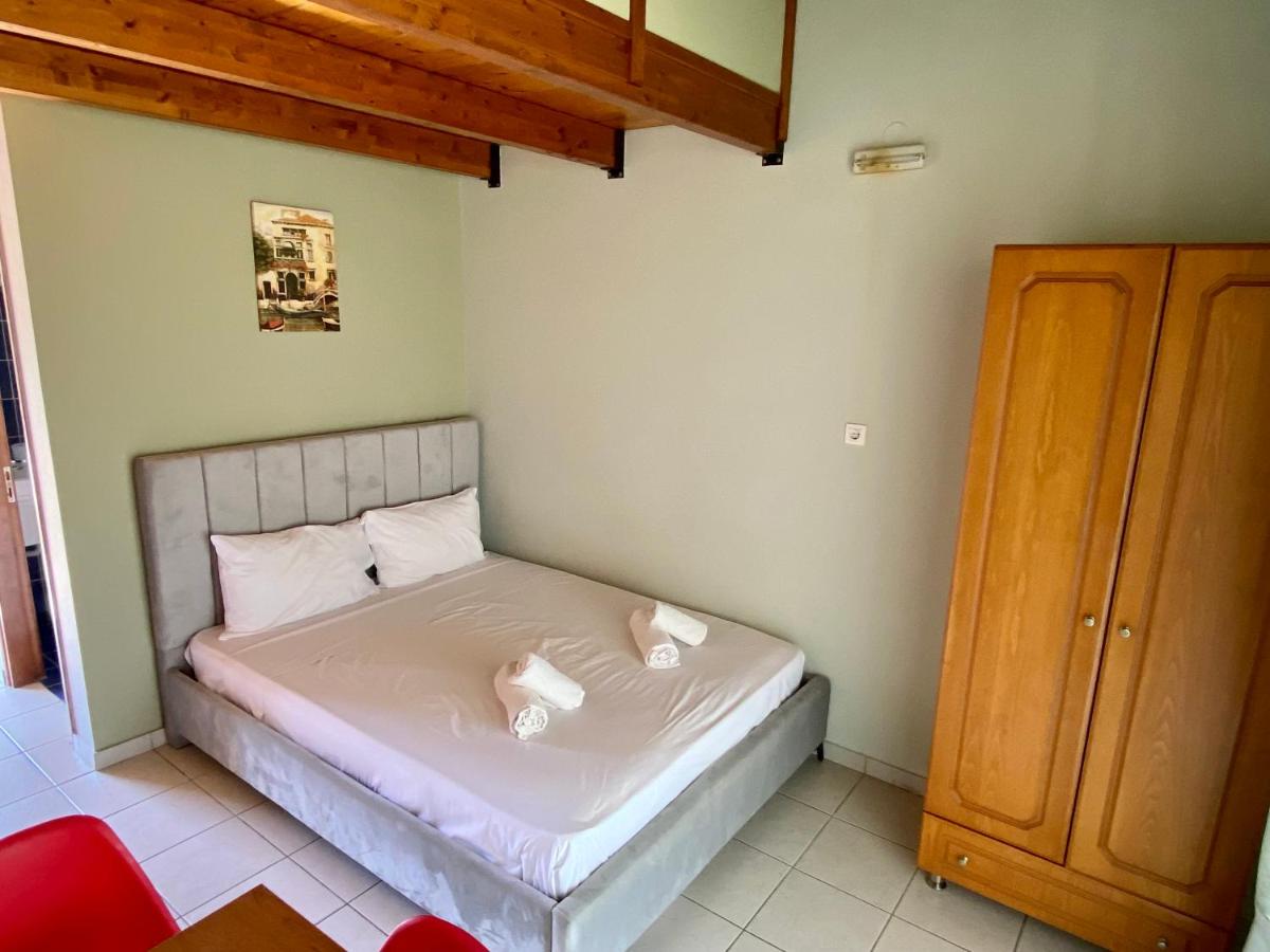 Deluxe Double Room (2 Adults + 1 Child)