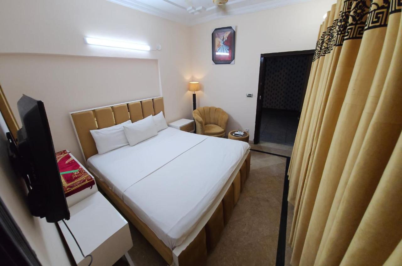 Camera Deluxe Doppia con Letti Singoli