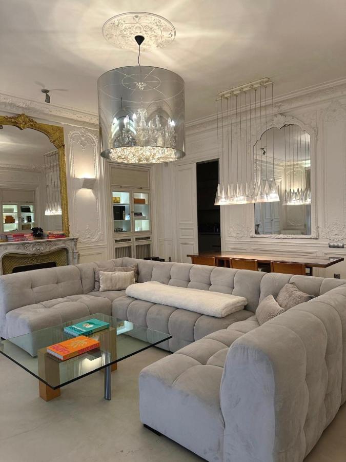 French Luxury - Luxe à la Française - Arc of Triumph - B&B París