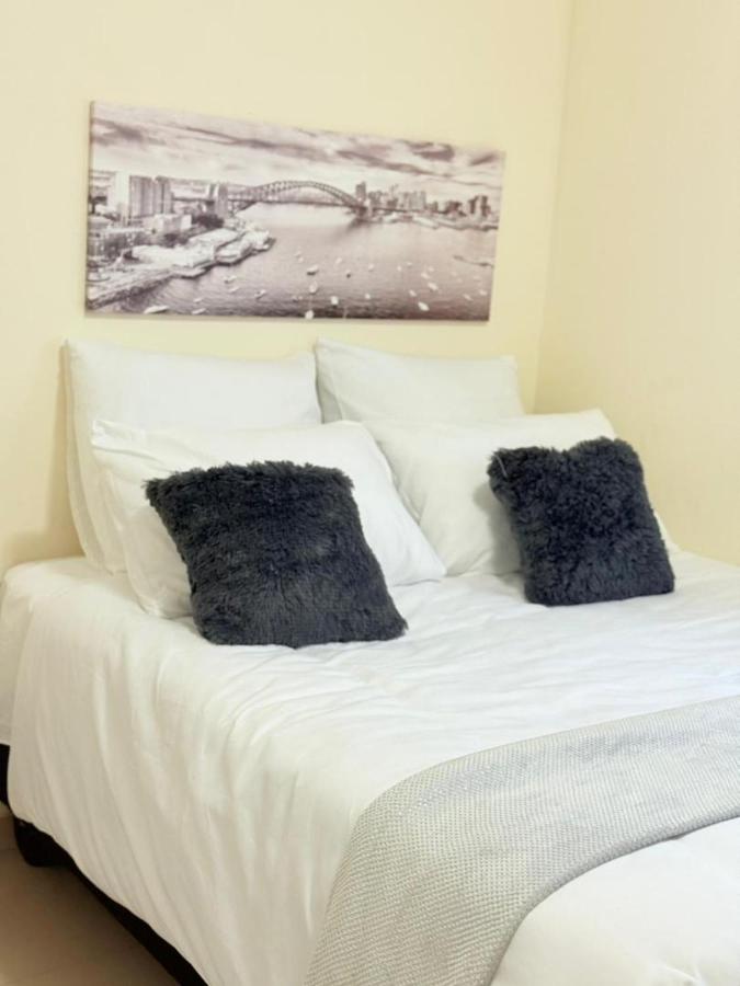 Tweepersoonskamer met Gedeelde Badkamer