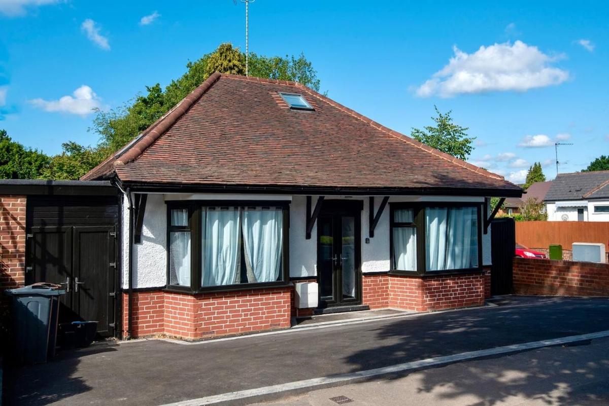 Elegant 4-Bedroom Getaway - Parking for 4 cars - B&B Birmingham