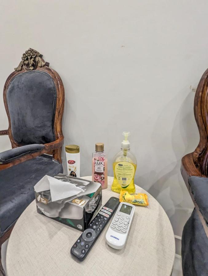 Luxury Designer Studio Apartment Mehar Suites Bahria Self Checkin - B&B