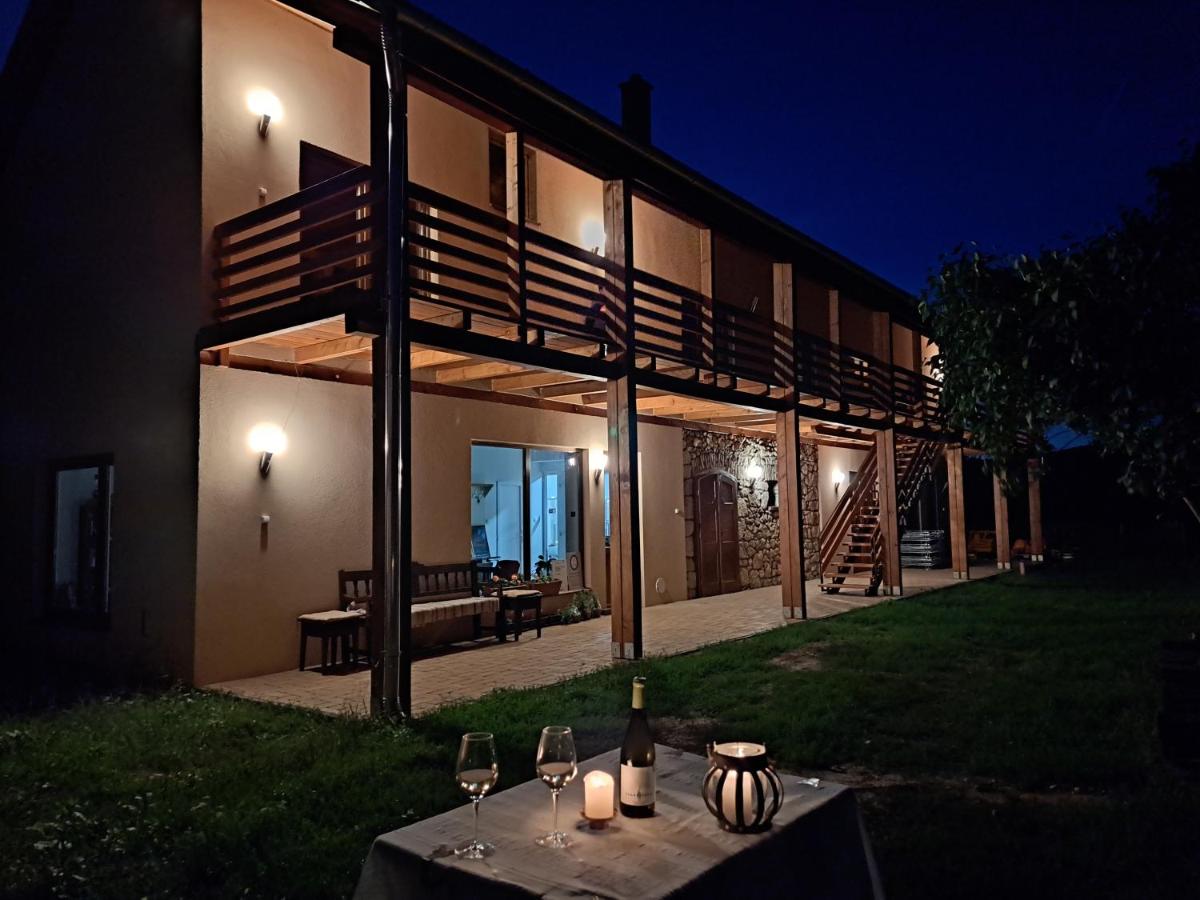 Vadnai CSAKAZÉRTIS Borgazdaság és Vendégház - Bed and Breakfast Vadna