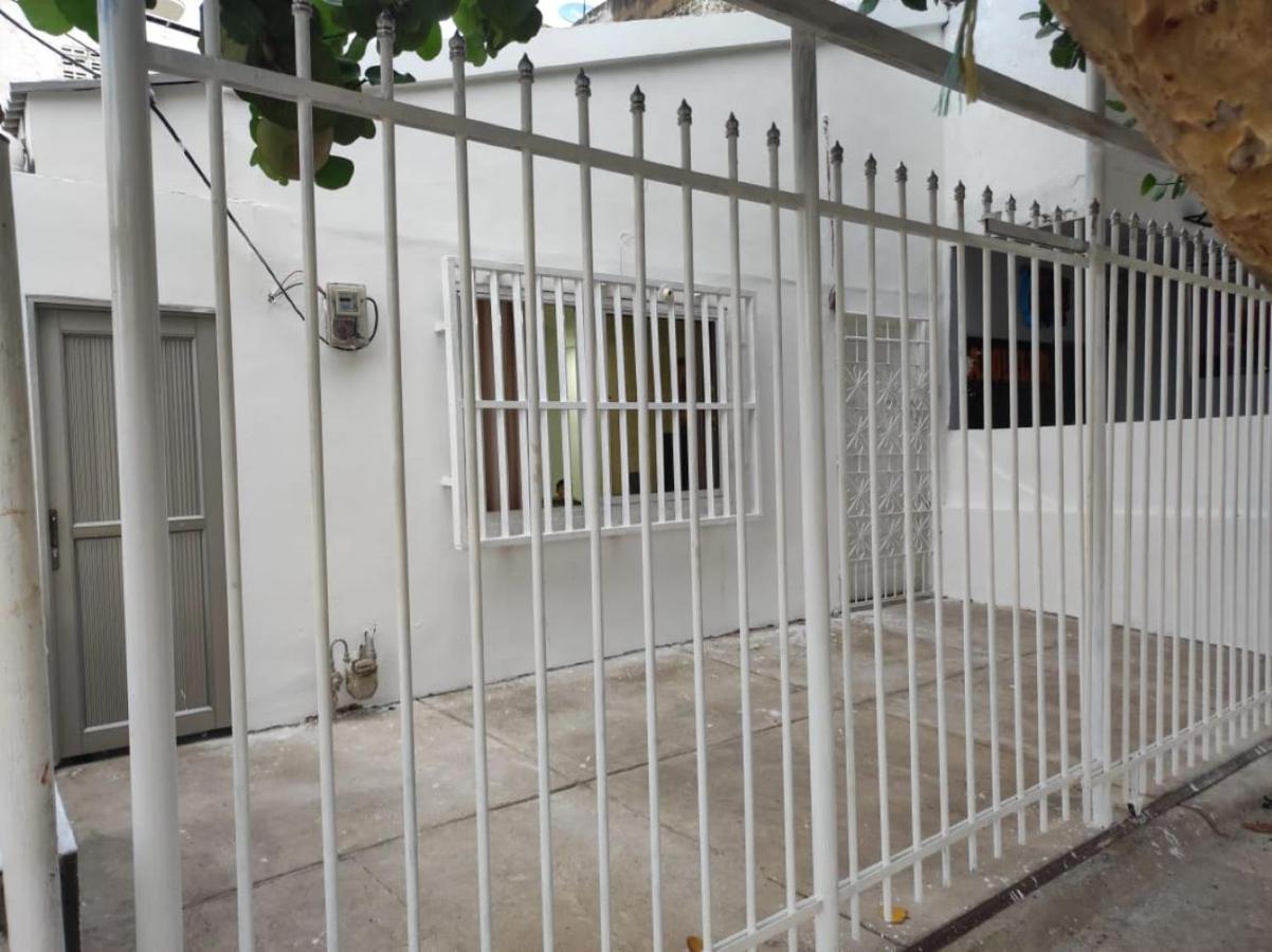 Amplia habitación independiente a 2 cuadras de la playa y el aeropuerto - B&B Cartagena de Indias