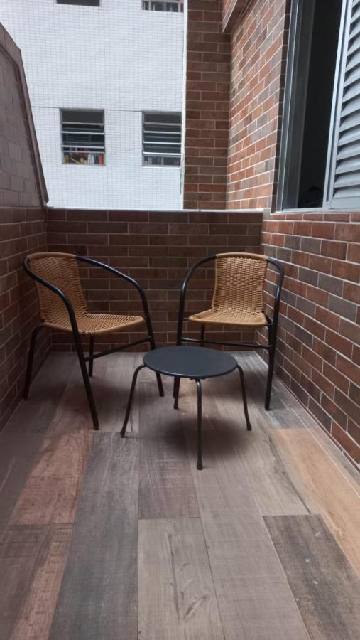 Apartamento Frente Praia Embaré - Varanda Aconchegante - Pet Friendly - B&B Santos
